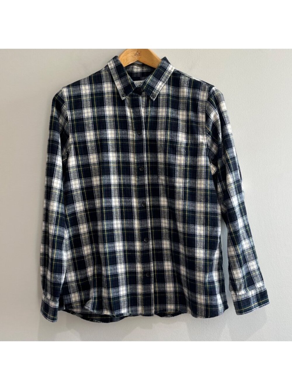 L.L. Bean Flannel Shirt Mens M Navy Plaid Relaxed Fit 100% Cotton
